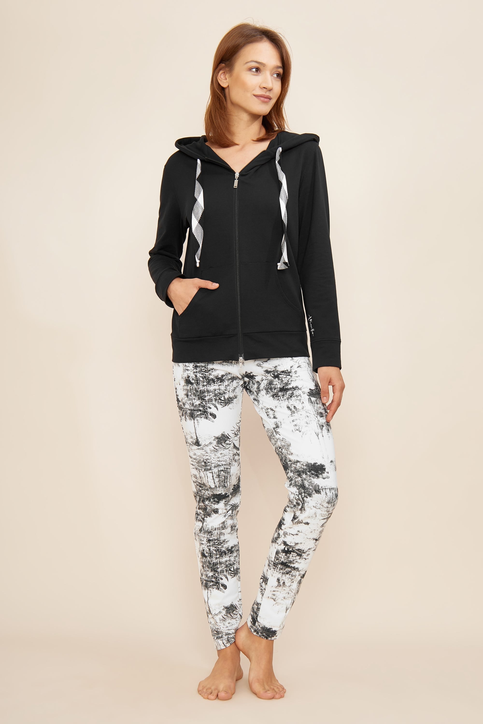 Detailbild 1 von Sweathose im schwarz-weißen Palmendruck Bio-Baumwolle/Elasthan