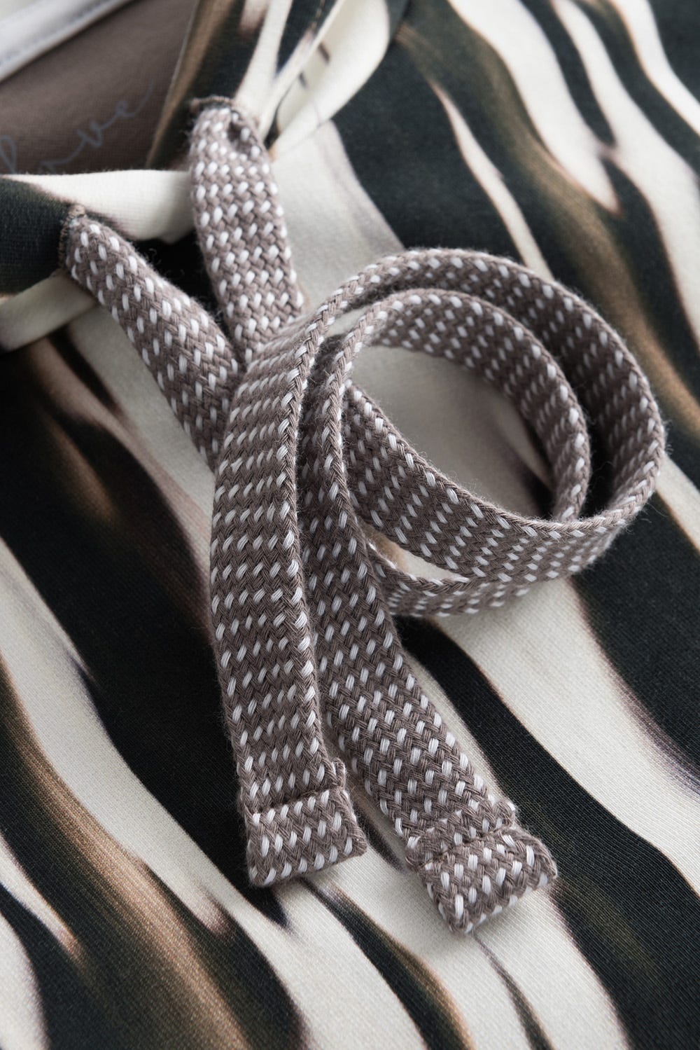 Detailbild 2 von Kapuzen-Sweatshirt im Zebra-Druck Animalprint Hoodie Bio-Baumwolle/Elasthan