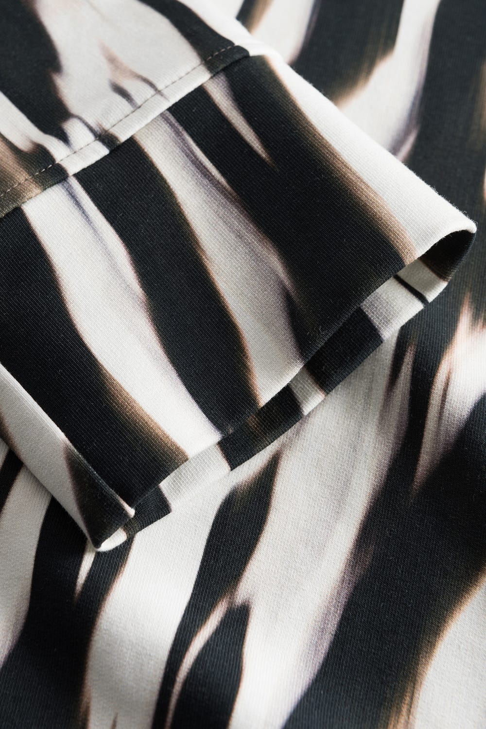 Detailbild 3 von Kapuzen-Sweatshirt im Zebra-Druck Animalprint Hoodie Bio-Baumwolle/Elasthan