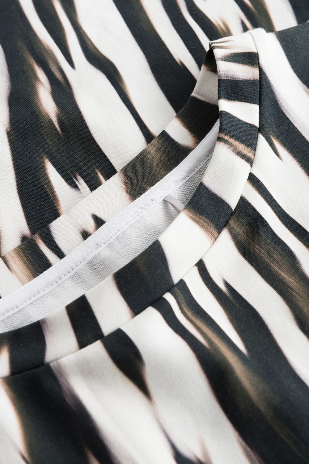 Detailbild 2 von Sweatshirt im Zebra-Druck Animalprint Rundhals Bio-Baumwolle/Elasthan