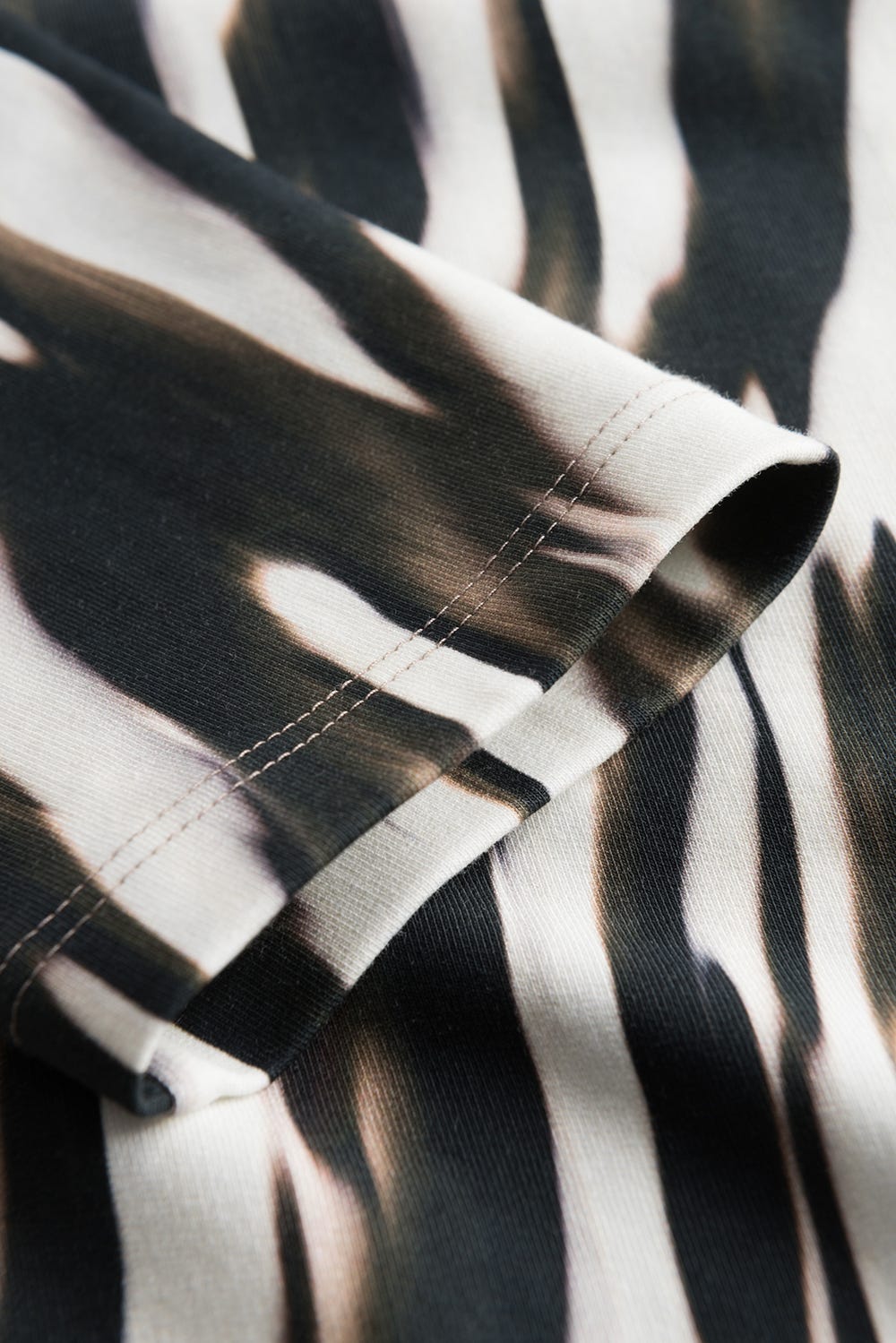 Detailbild 3 von Sweatshirt im Zebra-Druck Animalprint Rundhals Bio-Baumwolle/Elasthan