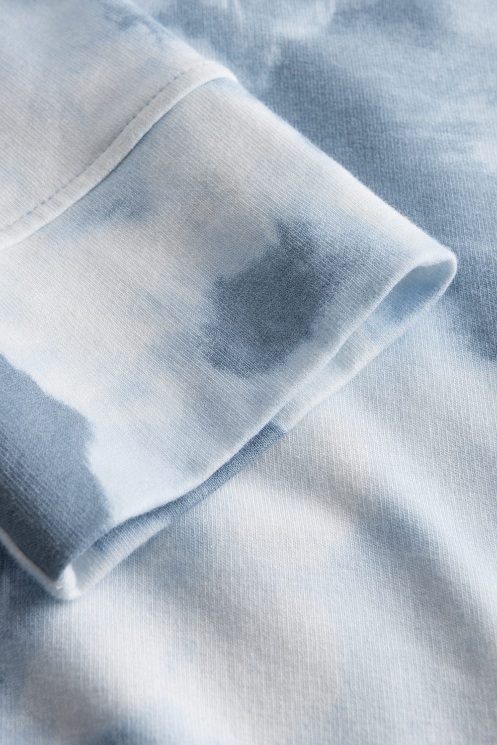 Detailbild 3 von Sweatshirt im blauen Batik-Druck Loungeshirt Bio-Baumwolle/Elasthan