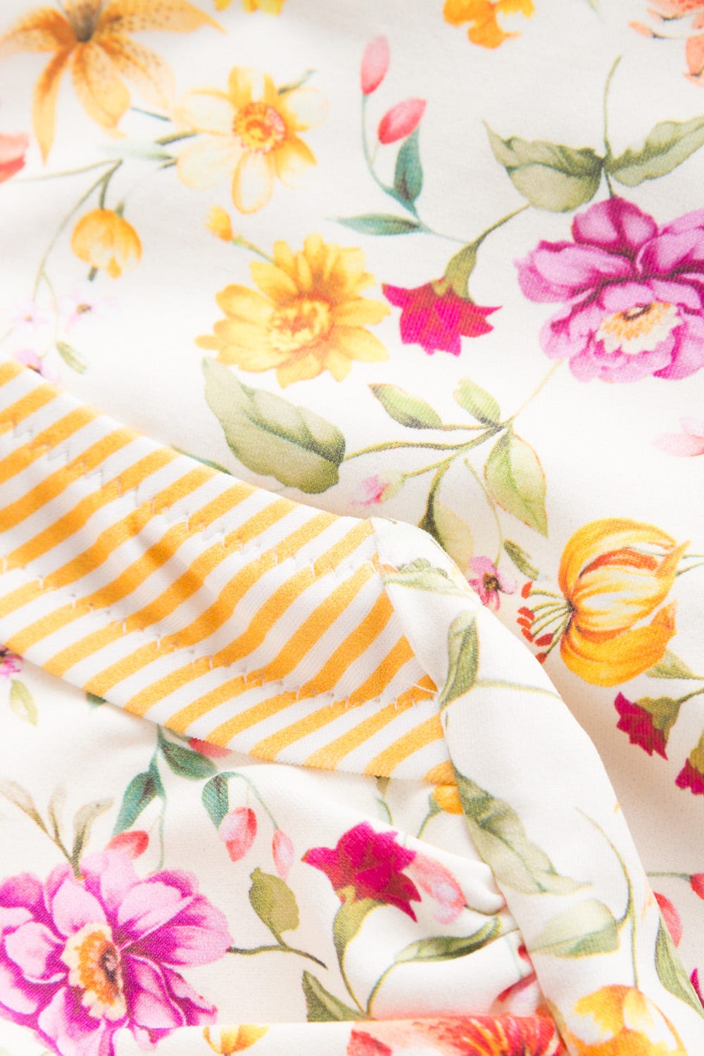 Detailbild 2 von Badeanzug im Blumen-Druck Sommerblüten Retro verspielt Lycra