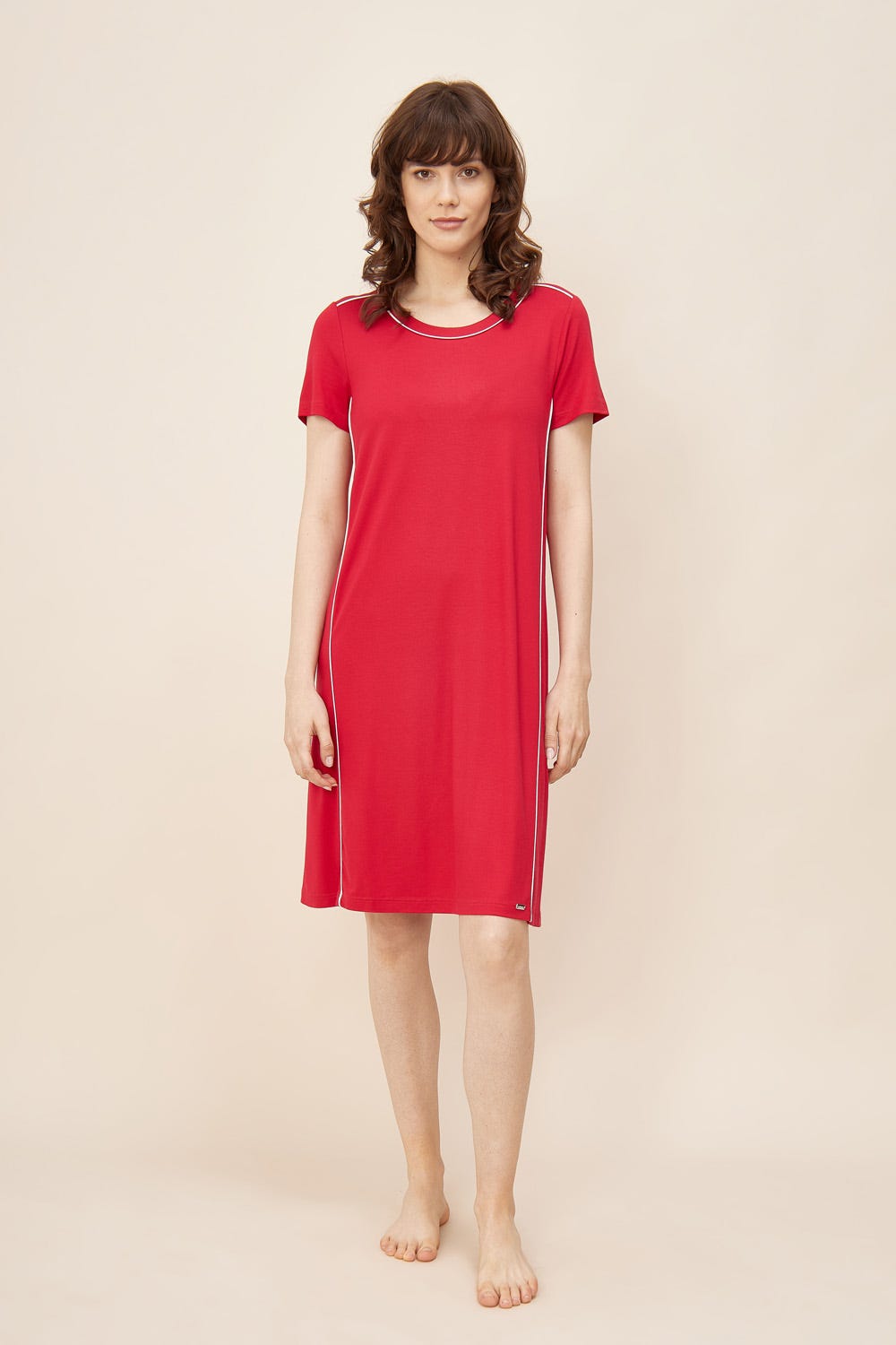 Frontalbild von Strandkleid kurzarm in Kirschrot mit Paspeldetails Viskose/Elasthan