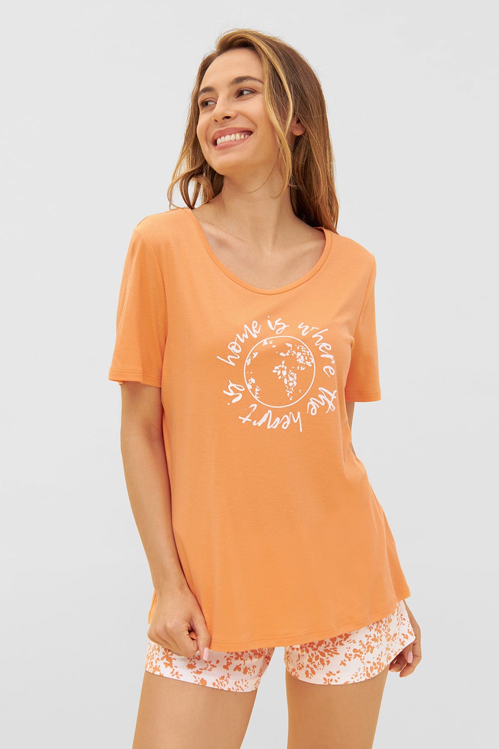 Frontalbild von T-Shirt mit Motivdruck Orange Basic Mix & Match 100% Baumwolle