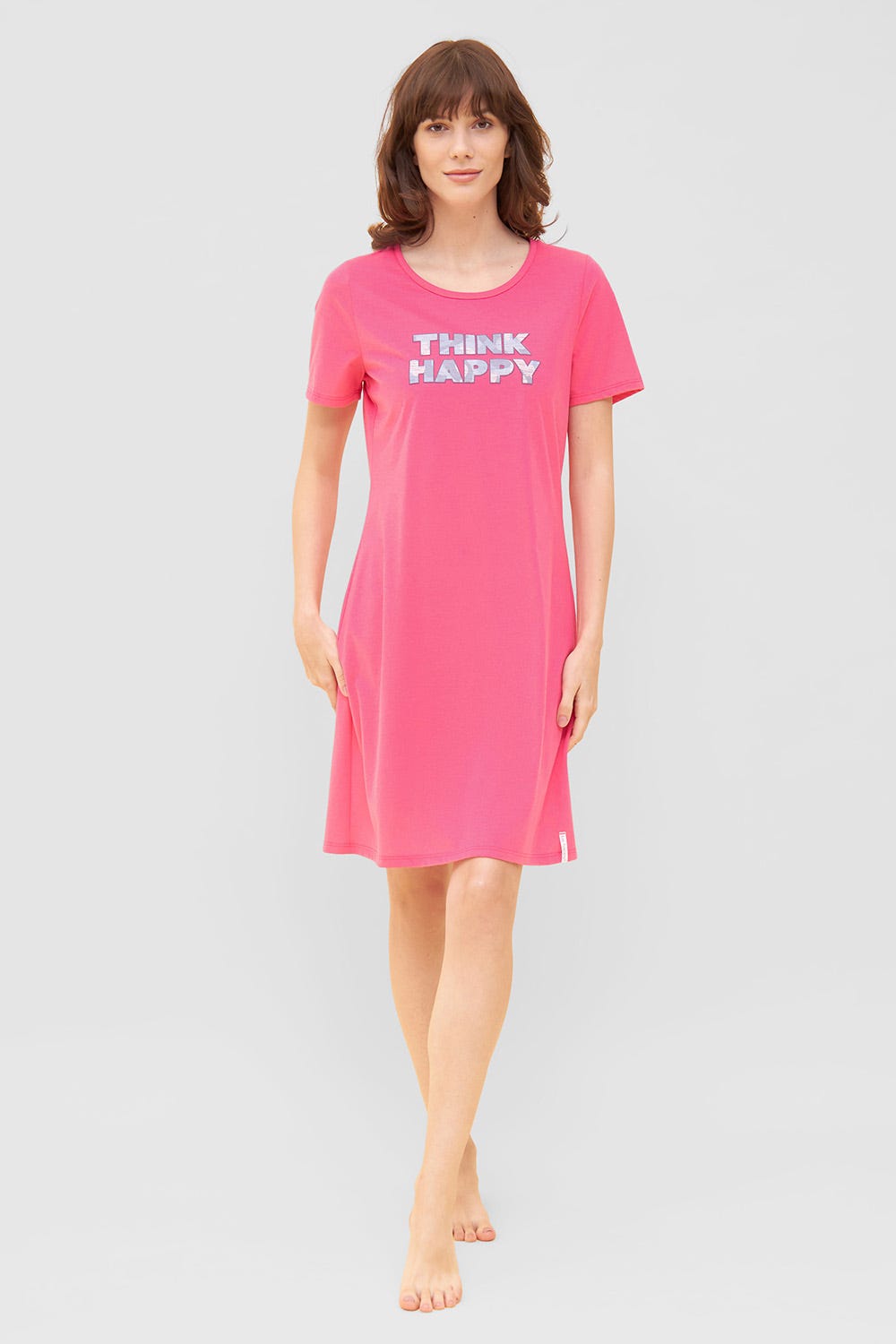 Frontalbild von Nachthemd mit Schriftzug "Think Happy" Pink Kurzarm 100% Baumwolle