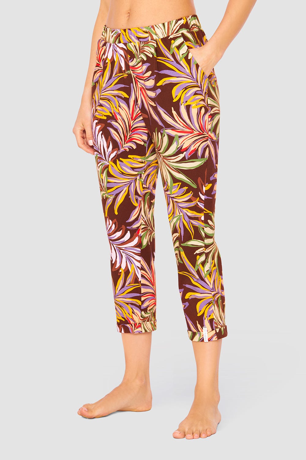 Frontalbild von 7/8-Hose im bunten Blätterdruck Braun Baumwolle/Elasthan