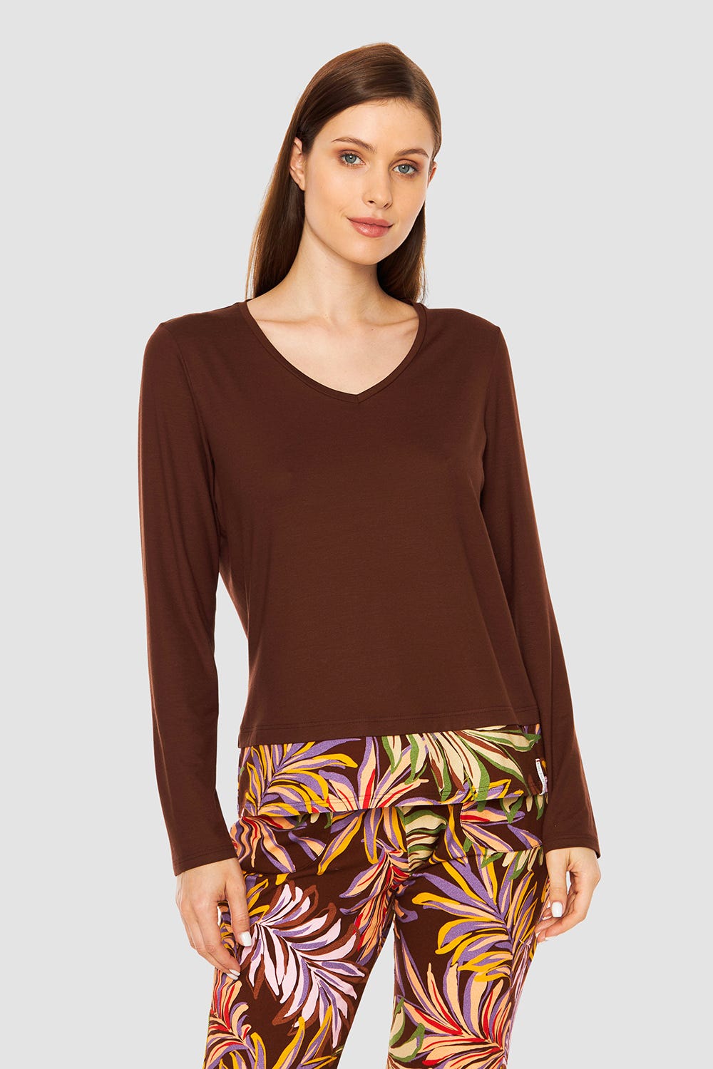 Frontalbild von Shirt mit V-Ausschnitt angenähte Stufe Viskose/Elasthan