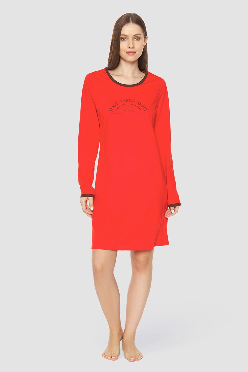 Frontalbild von Nachthemd mit Schriftzug Rot Braun 100% Baumwolle