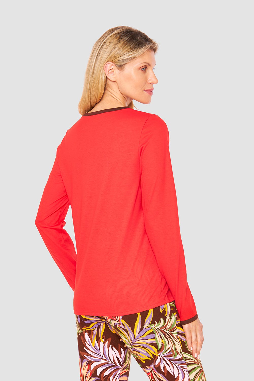 Rückansicht von Shirt mit Schriftzug Rot Braun 100% Baumwolle