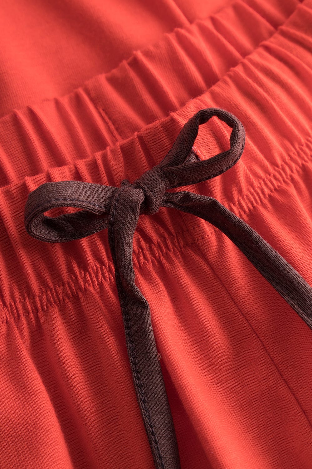 Detailbild 2 von 7/8-Hose in Rot mit Details in Kontrastfarbe 100% Baumwolle