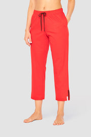 Frontalbild von 7/8-Hose in Rot mit Details in Kontrastfarbe 100% Baumwolle