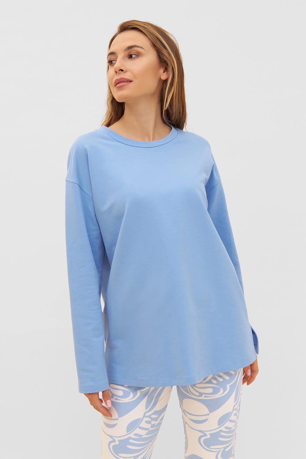 Frontalbild von Basic Sweatshirt in Hellblau Pullover Rundhals Baumwolle/Elasthan