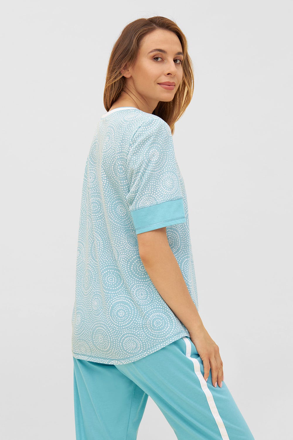 Rückansicht von T-Shirt im grafischen Punkte-Druck Rundhals Baumwolle/Modal