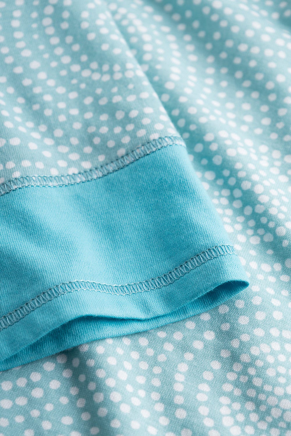 Detailbild 3 von T-Shirt im grafischen Punkte-Druck Rundhals Baumwolle/Modal