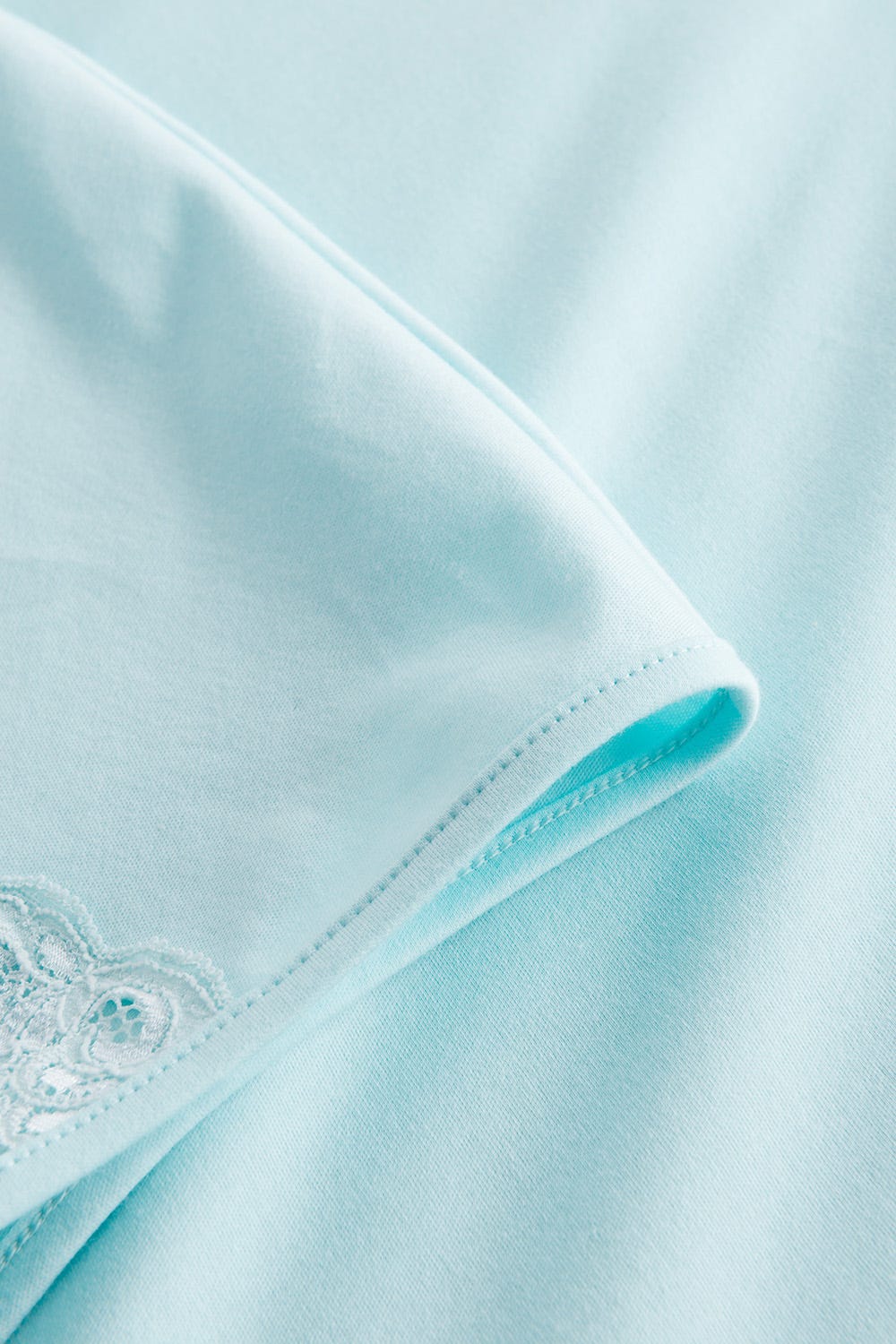 Detailbild 2 von Pyjama mit feinen Spitzendetails Uni Elegant 100% Baumwolle