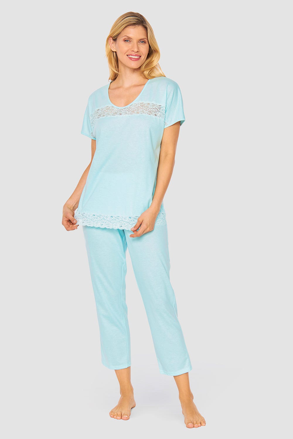 Frontalbild von Pyjama mit feinen Spitzendetails Uni Elegant 100% Baumwolle