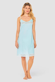 Frontalbild von Trägerkleid mit feinen Spitzendetails Uni Elegant 100% Baumwolle