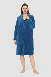 Frontalbild von Mantel mit Prägestruktur und Knopfleiste 100% Polyester