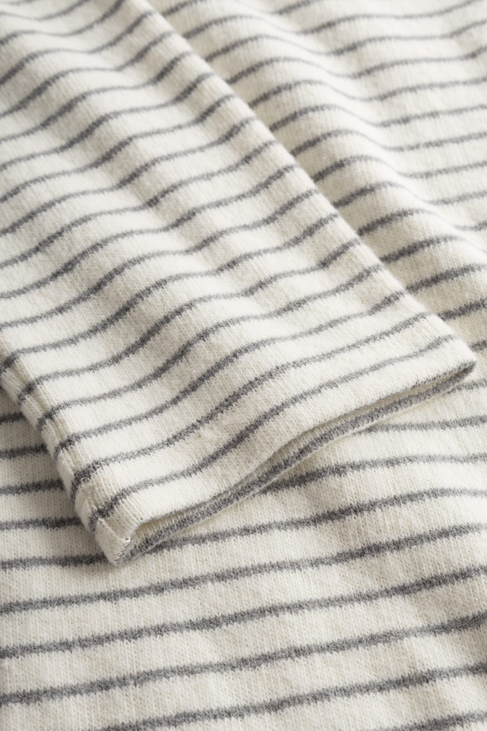 Detailbild 2 von Hauskleid im Ringelmuster Strick Materialmix