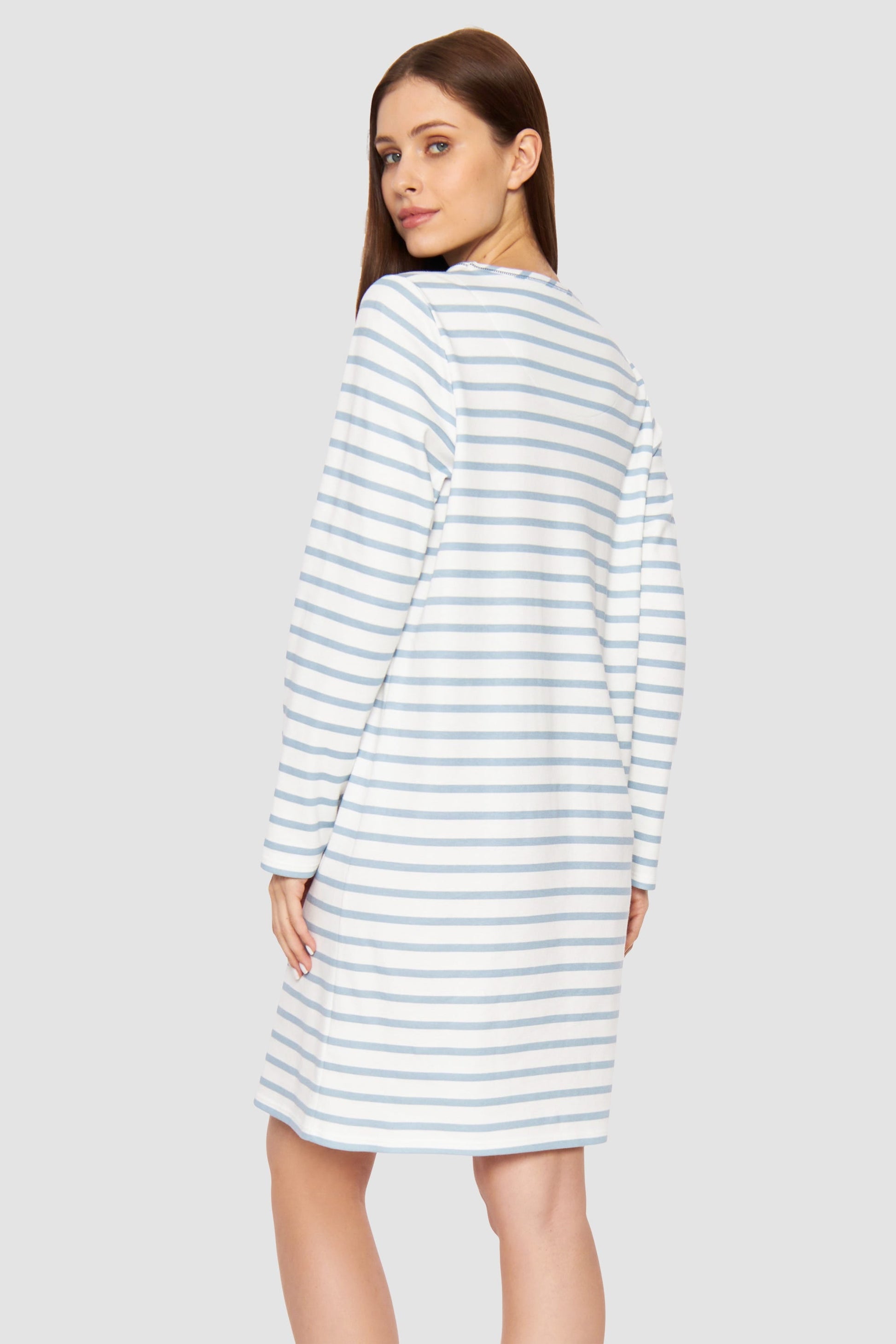 Rückansicht von Nachthemd im Ringel-Mustermix angerauht Hellblau 100% Baumwolle