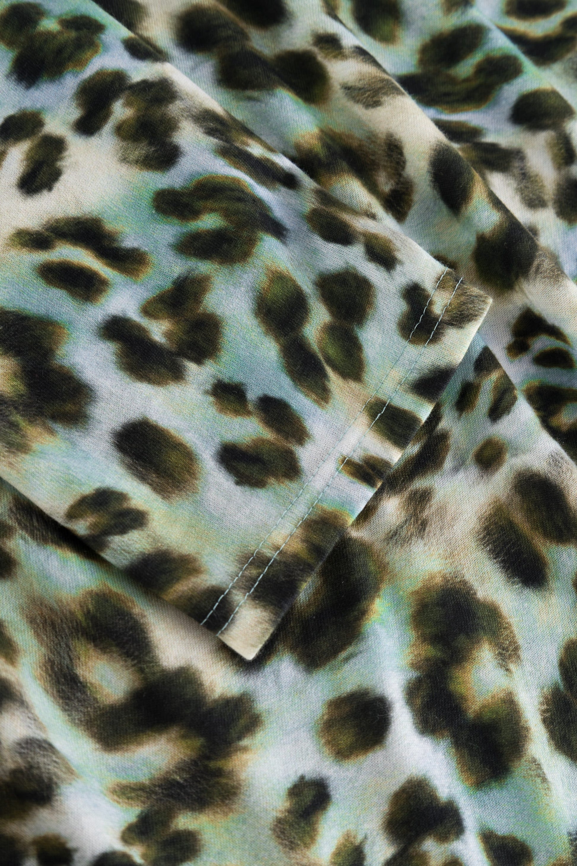 Detailbild 2 von Pyjama im bunten Leo-Druck Baumwolle/Modal