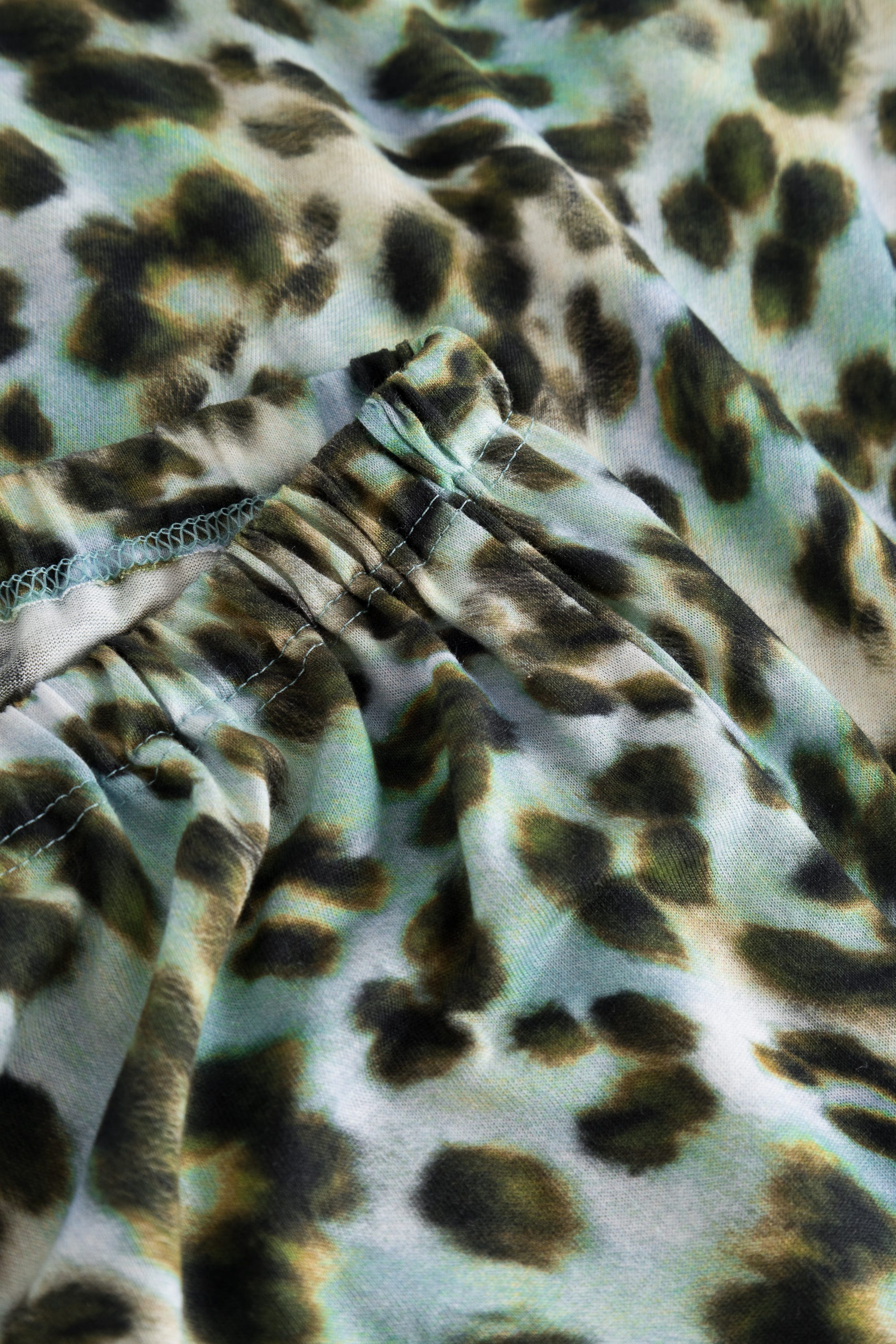 Detailbild 3 von Pyjama im bunten Leo-Druck Baumwolle/Modal