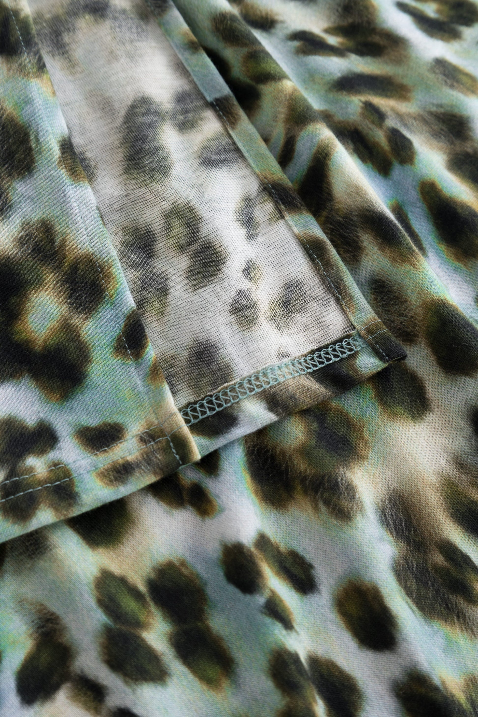 Detailbild 3 von Nachtkleid im bunten Leo-Druck Baumwolle/Modal