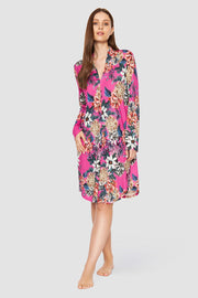 Frontalbild von Nachthemd im pinken Blumendruck Baumwolle/Modal