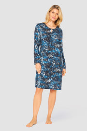 Frontalbild von Nachthemd im blauen grafischen Druck Baumwolle/Modal Große Größen bis 54