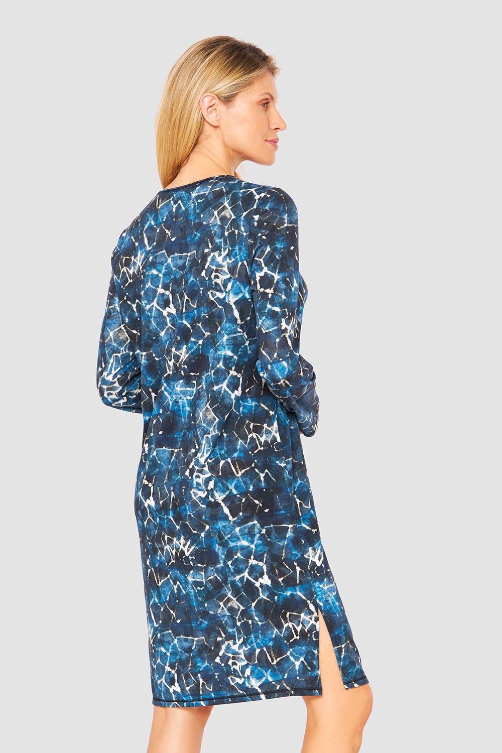 Rückansicht von Nachthemd im blauen grafischen Druck Baumwolle/Modal Große Größen bis 54