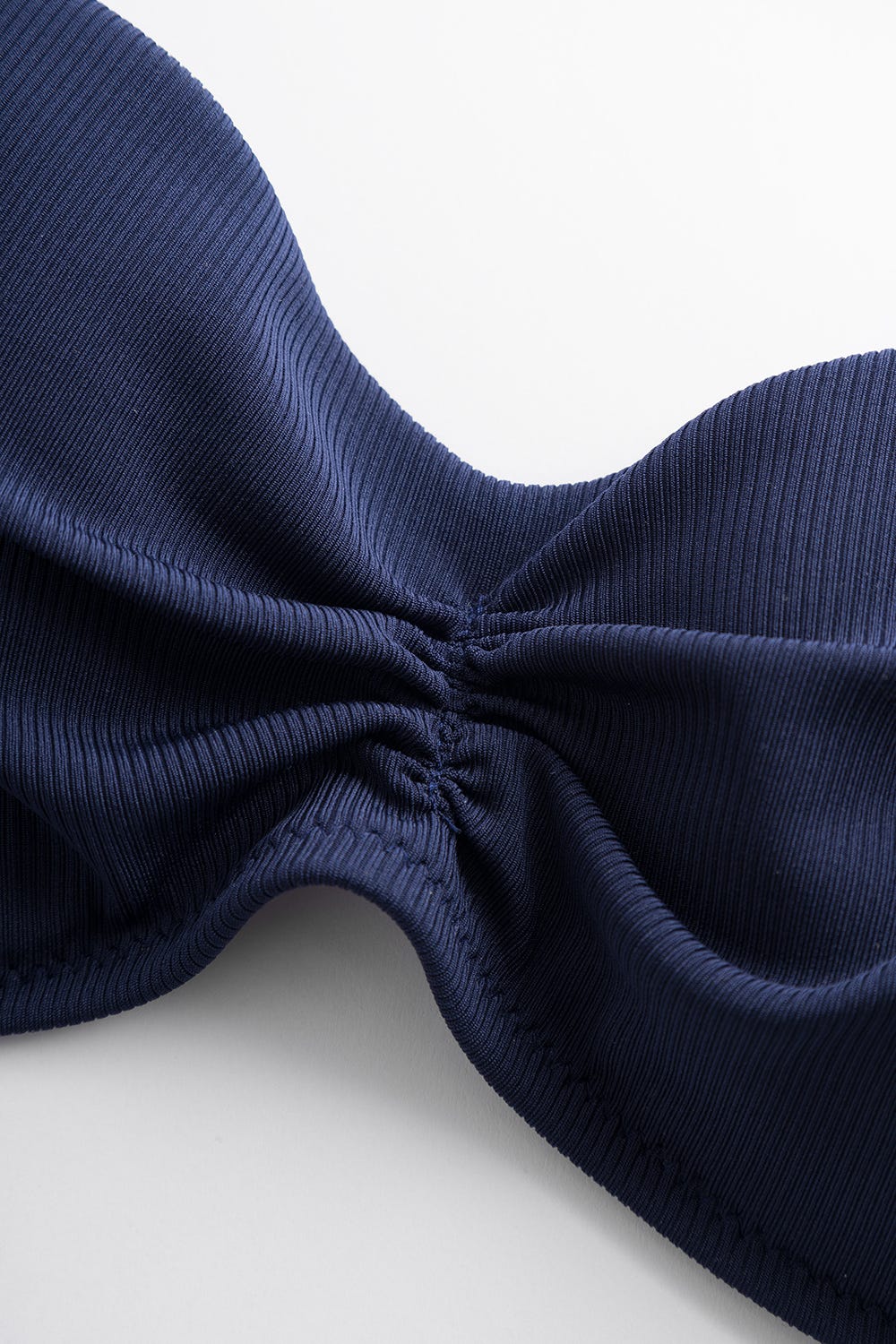 Detailbild 2 von Bikini Oberteil mit Streifen-Details Ripp überkreuzt recyceltes Polyester/Elasthan