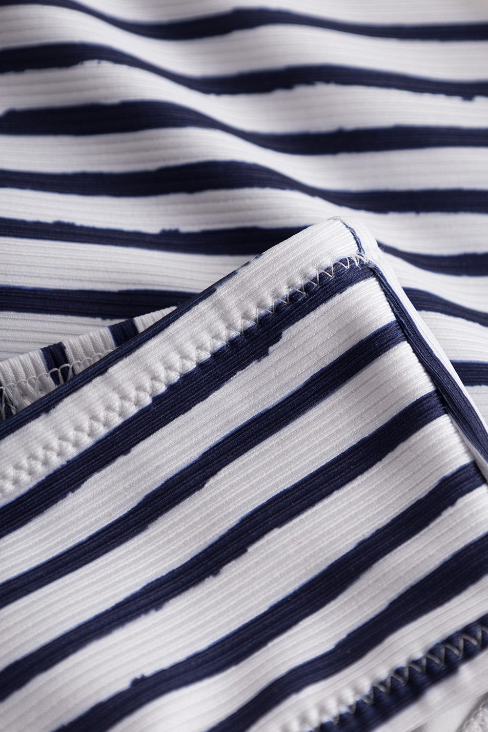 Detailbild 2 von Bikini Hose im Streifen-Druck V-Optik Ripp recyceltes Polyester/Elasthan