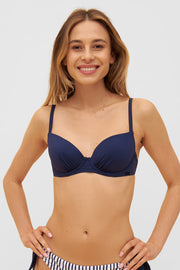Frontalbild von Bikini Oberteil mit Raffungen Bügel Dunkelblau Ripp recyceltes Polyester/Elasthan