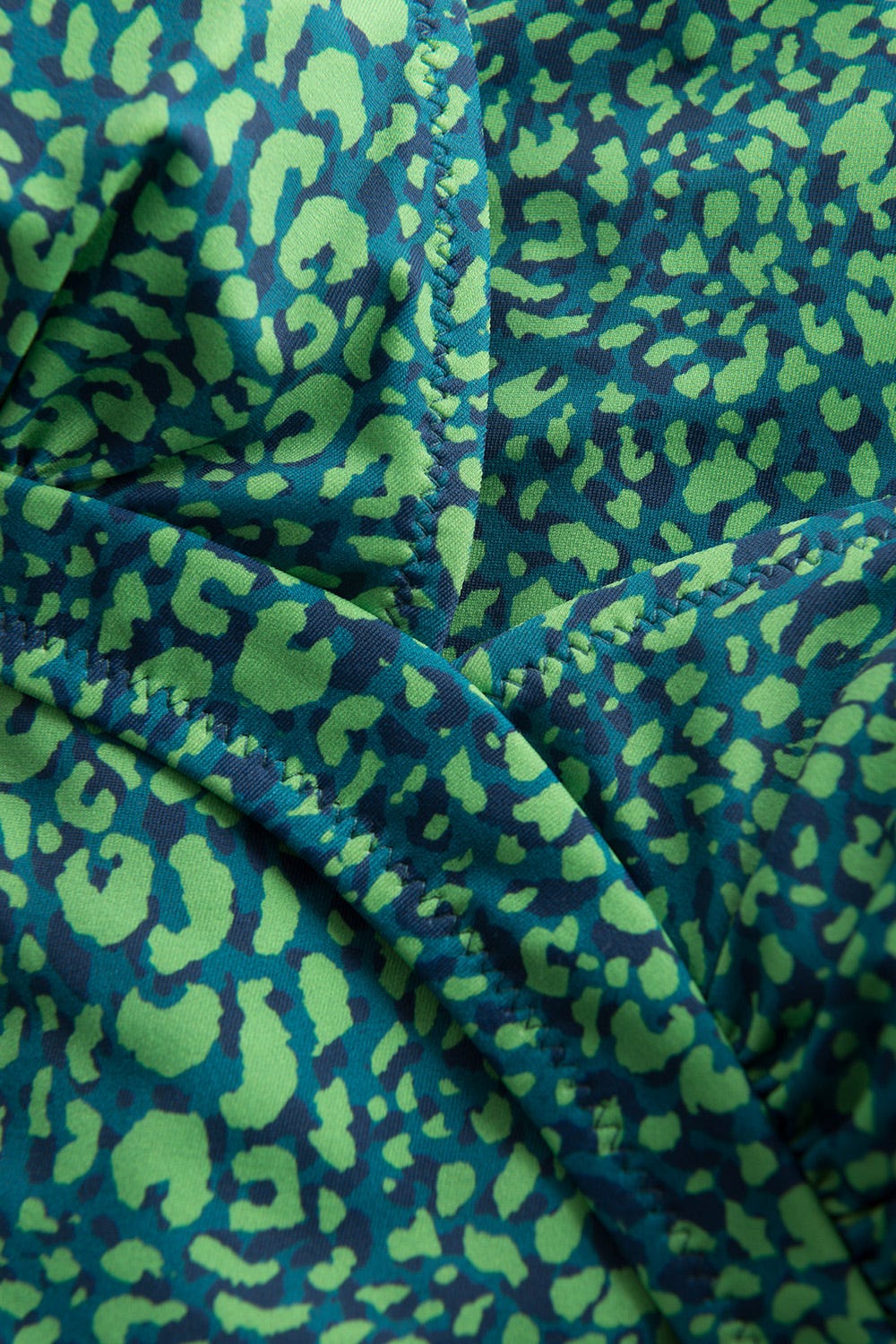 Detailbild 2 von Neckholder Bikini Oberteil im Leo-Druck recyceltes Polyamid/Elasthan