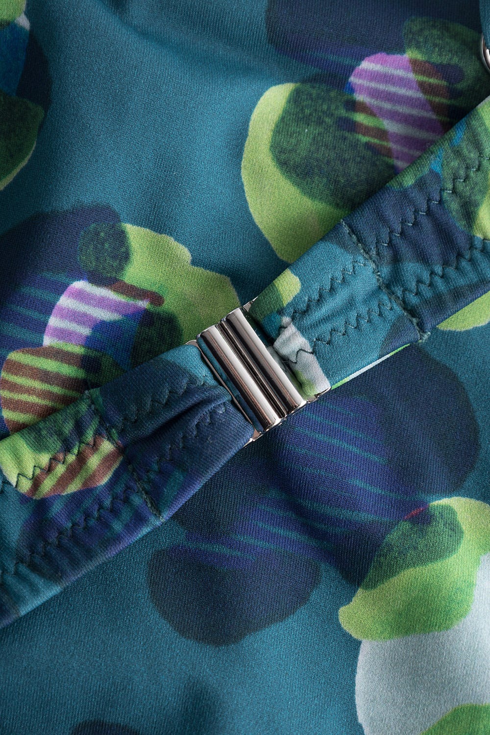 Detailbild 3 von Bikini-Oberteil im Leo-Druck-Mix Petrol recyceltes Polyamid/Elasthan