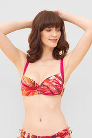 Frontalbild von Bikini-Oberteil mit buntem Blätter-Druck Raffung recyceltes Polyamid/Elasthan