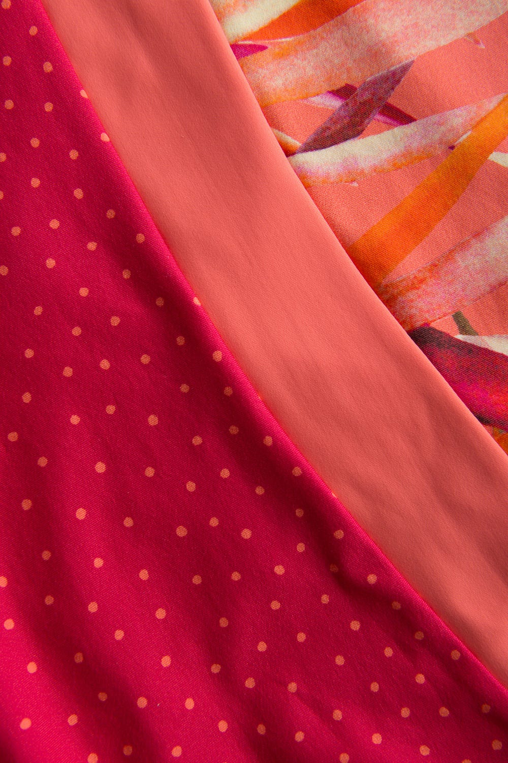 Detailbild 1 von Badeanzug im Muster-Mix Rückenausschnitt recyceltes Polyamid/Elasthan