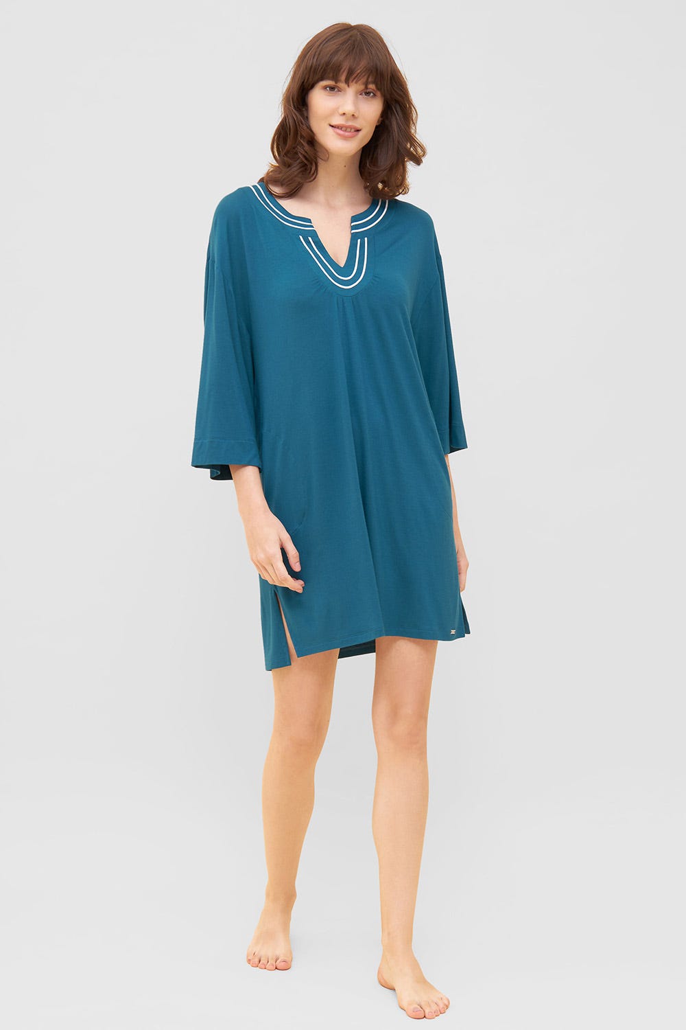 Frontalbild von Strandkleid mit Paspeln am Ausschnitt Petrol 3/4-Arm Viskose/Elasthan