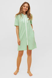 Frontalbild von Frottee-Mantel im grünen Ringel Reißverschluss Baumwolle/Polyester