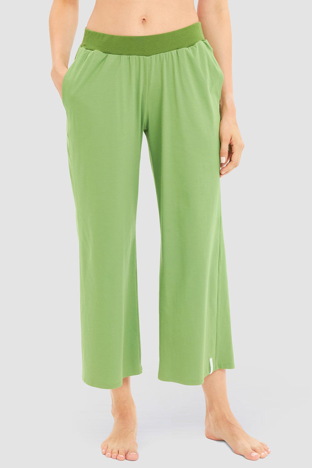Frontalbild von 7/8-Hose in Grün sommerliche Culotte Baumwolle/Elasthan