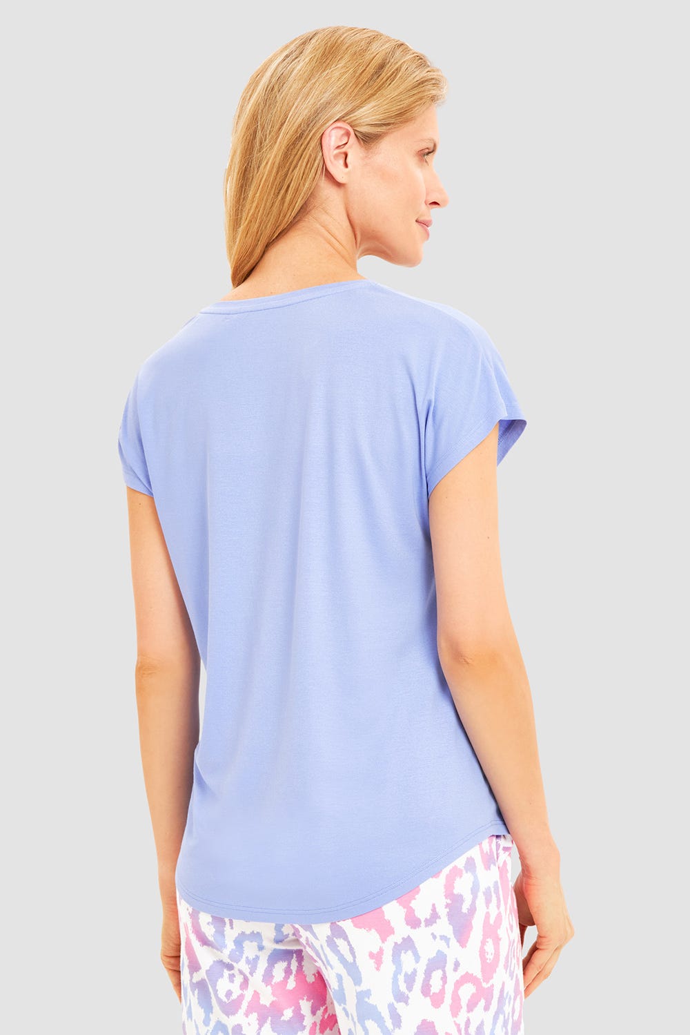 Rückansicht von Pyjamashirt mit V-Ausschnitt in Lavendel Viskose/Elasthan