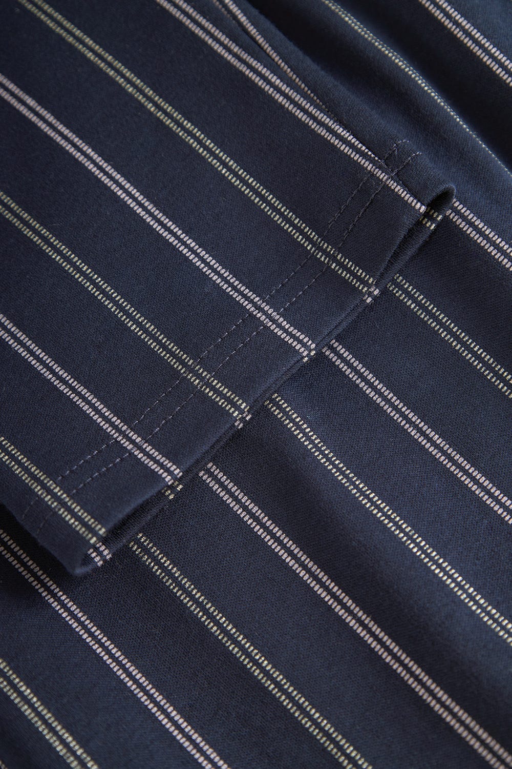 Detailbild 2 von Pyjama im Nadelzug Dunkelblau Herrenhemdstil 100% Baumwolle