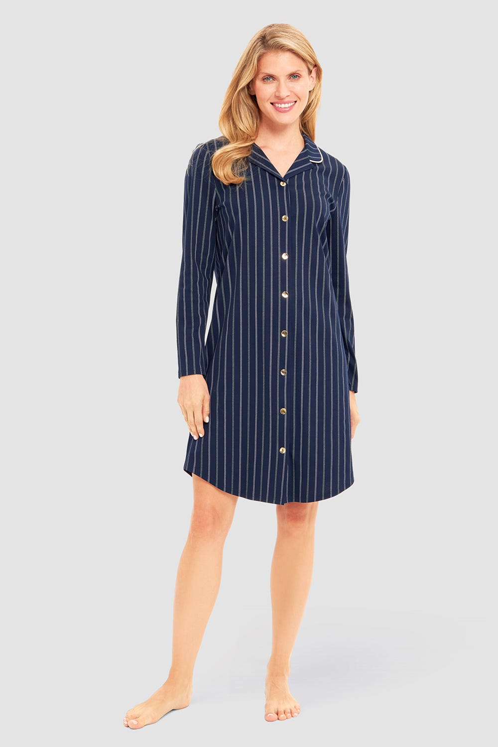 Frontalbild von Nachthemd im Nadelzug Dunkelblau Herrenhemdstil 100% Baumwolle