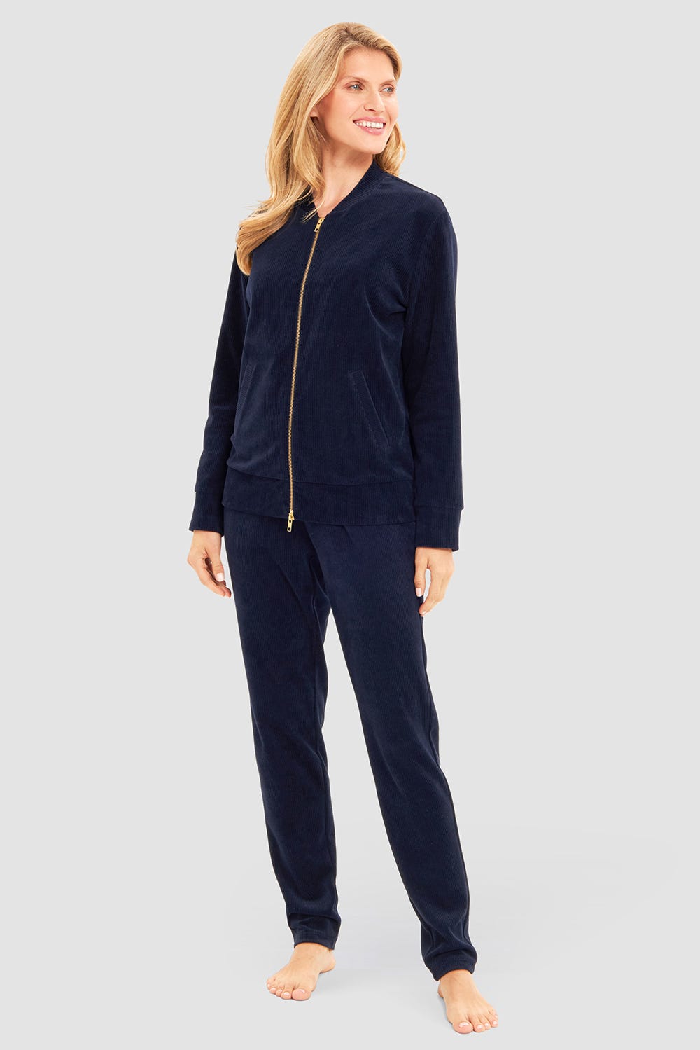 Frontalbild von Hausanzug in Nachtblau aus Cord Baumwolle/Polyester