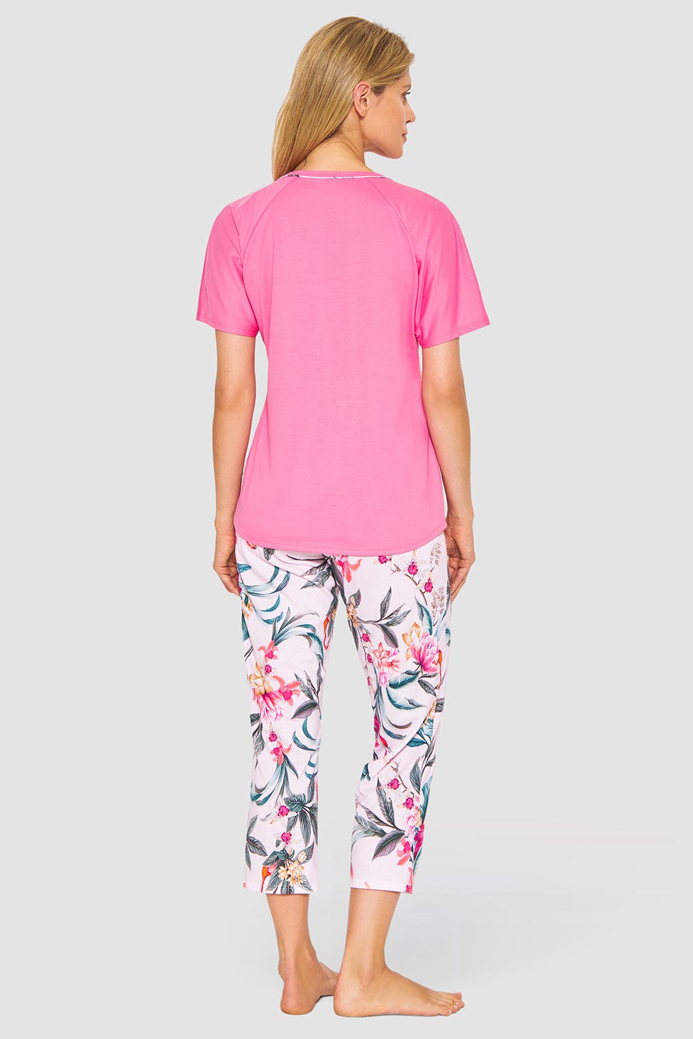 Rückansicht von Pyjama im sommerlichen Blumendruck exotisch Baumwolle/Modal