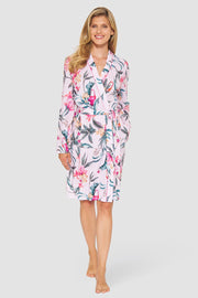 Frontalbild von Morgenmantel im sommerlichen Blumendruck exotisch Baumwolle/Modal