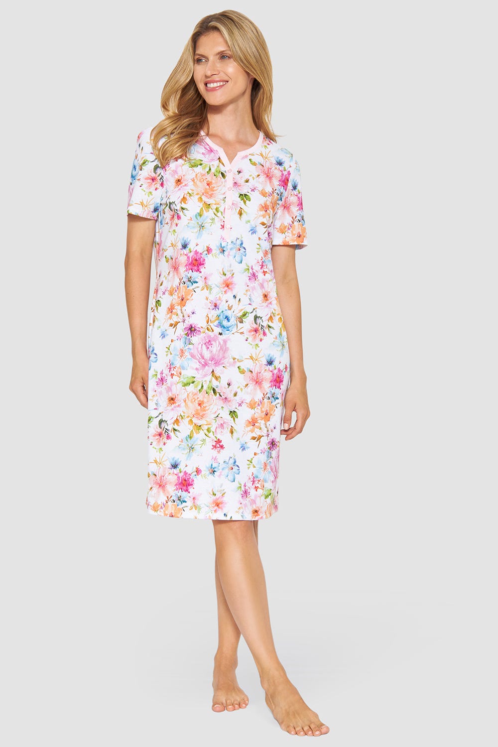 Frontalbild von Nachthemd im Blütendruck rosa romantisch 100% Baumwolle