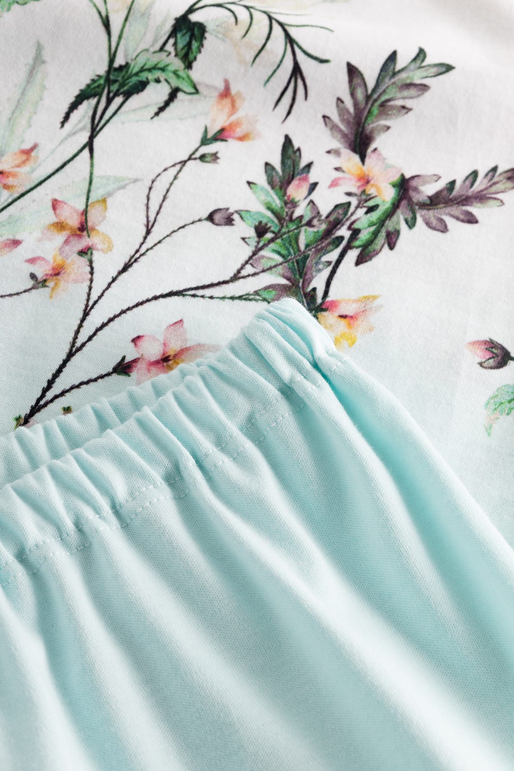 Detailbild 3 von Pyjama mit Frühlingsblumen-Druck 100% Baumwolle