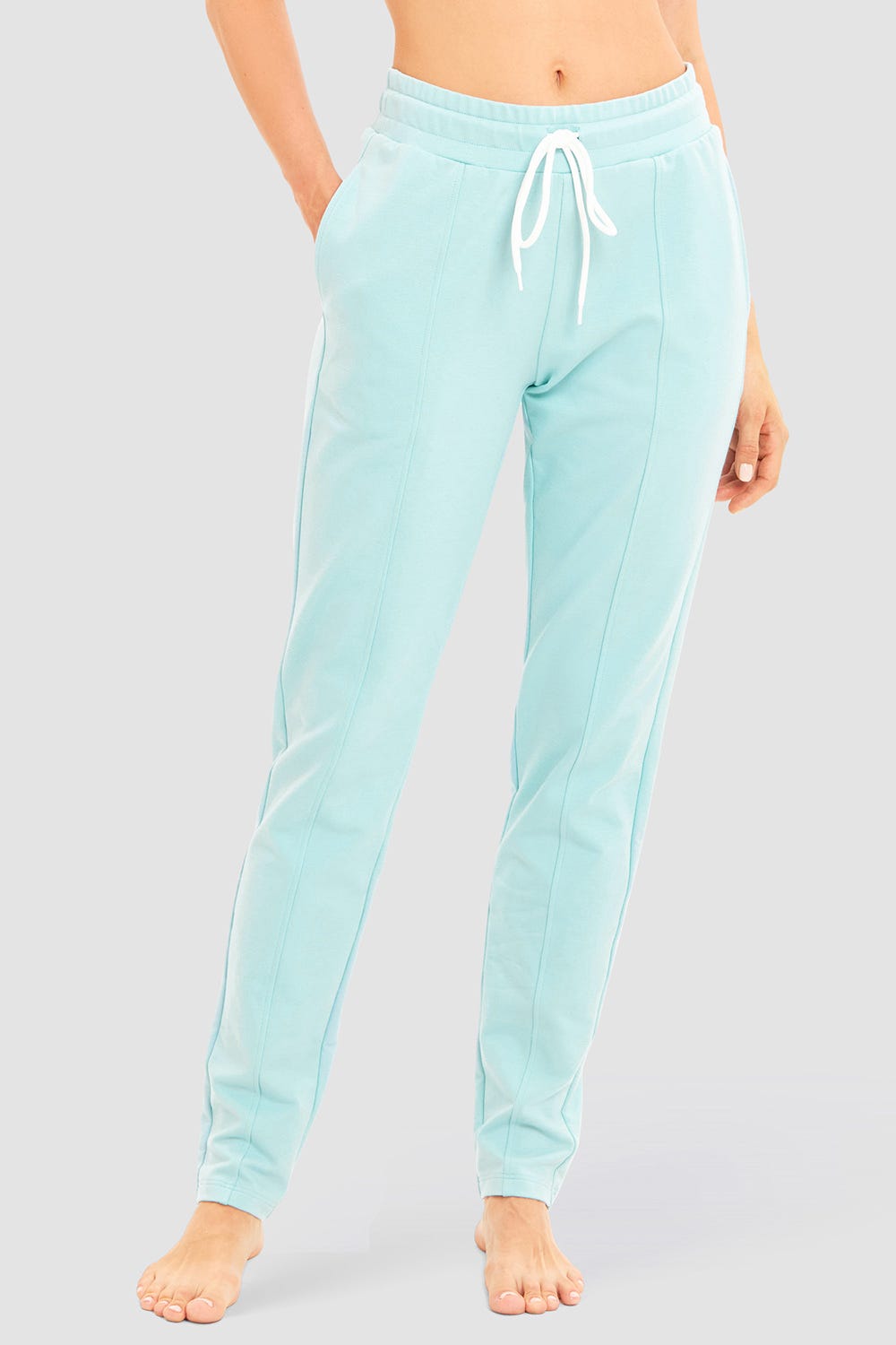 Frontalbild von Sweathose mit Ziernähten Türkisblau Baumwolle/Elasthan